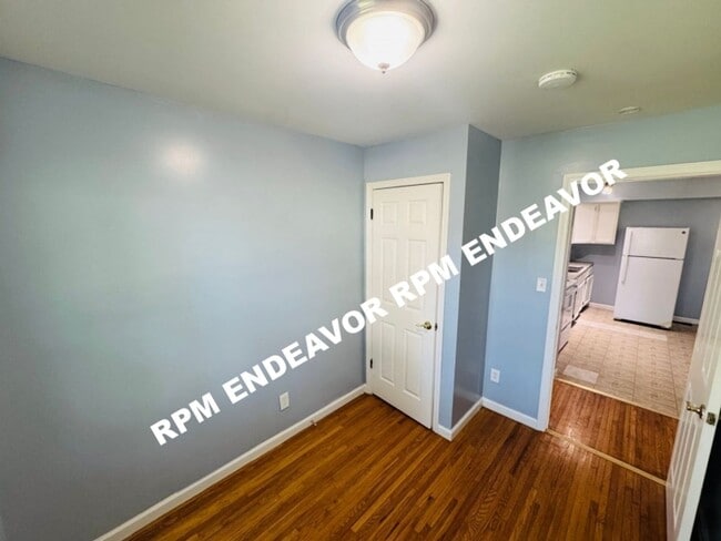 Building Photo - 3Bed/1Bath Available Now!
