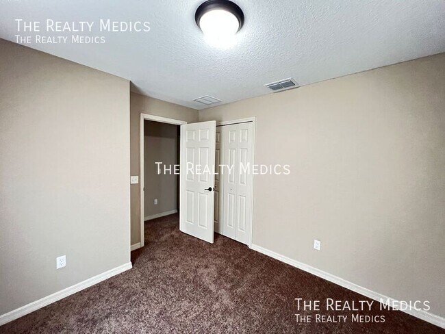 Building Photo - 485 Marion Oaks Ln