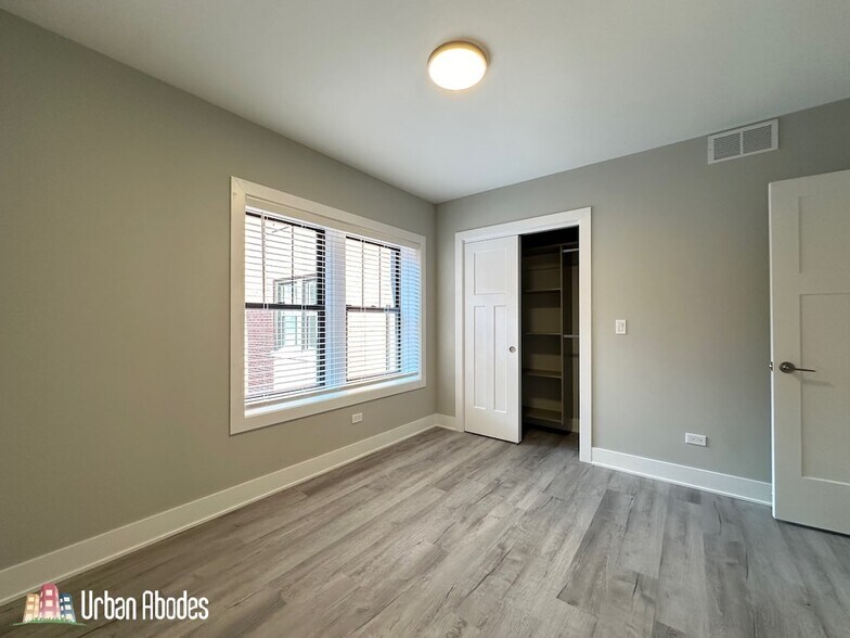 Building Photo - 1133 Oak Ave