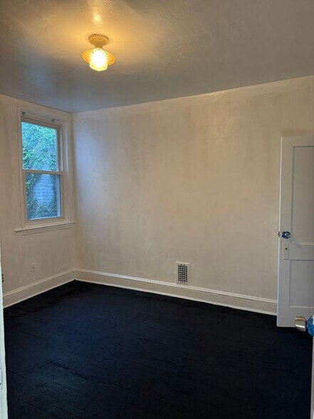 Building Photo - 1206 Oakhurst Pl
