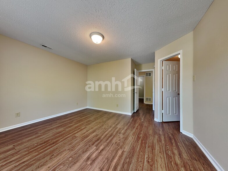 Building Photo - 10421 Parmer Cir