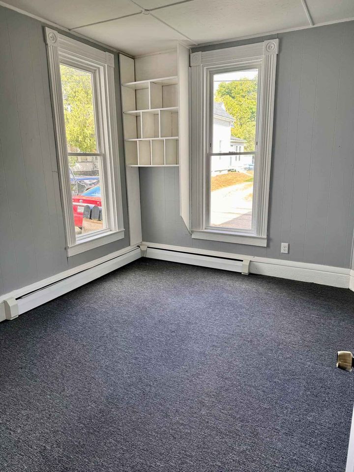 Building Photo - 14 Willow St