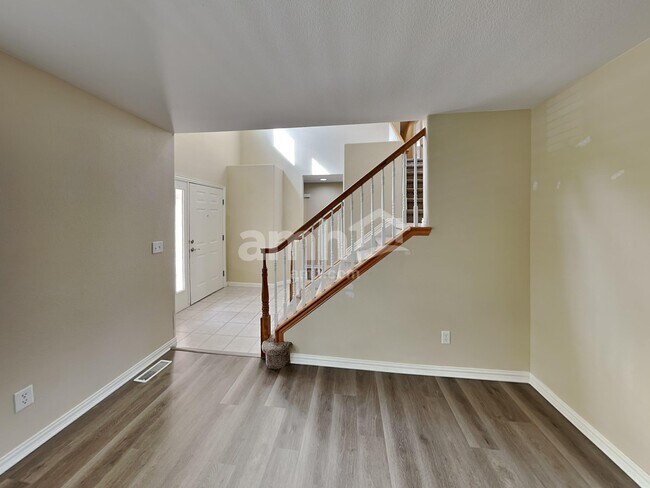 Building Photo - 2828 S Killarney Way