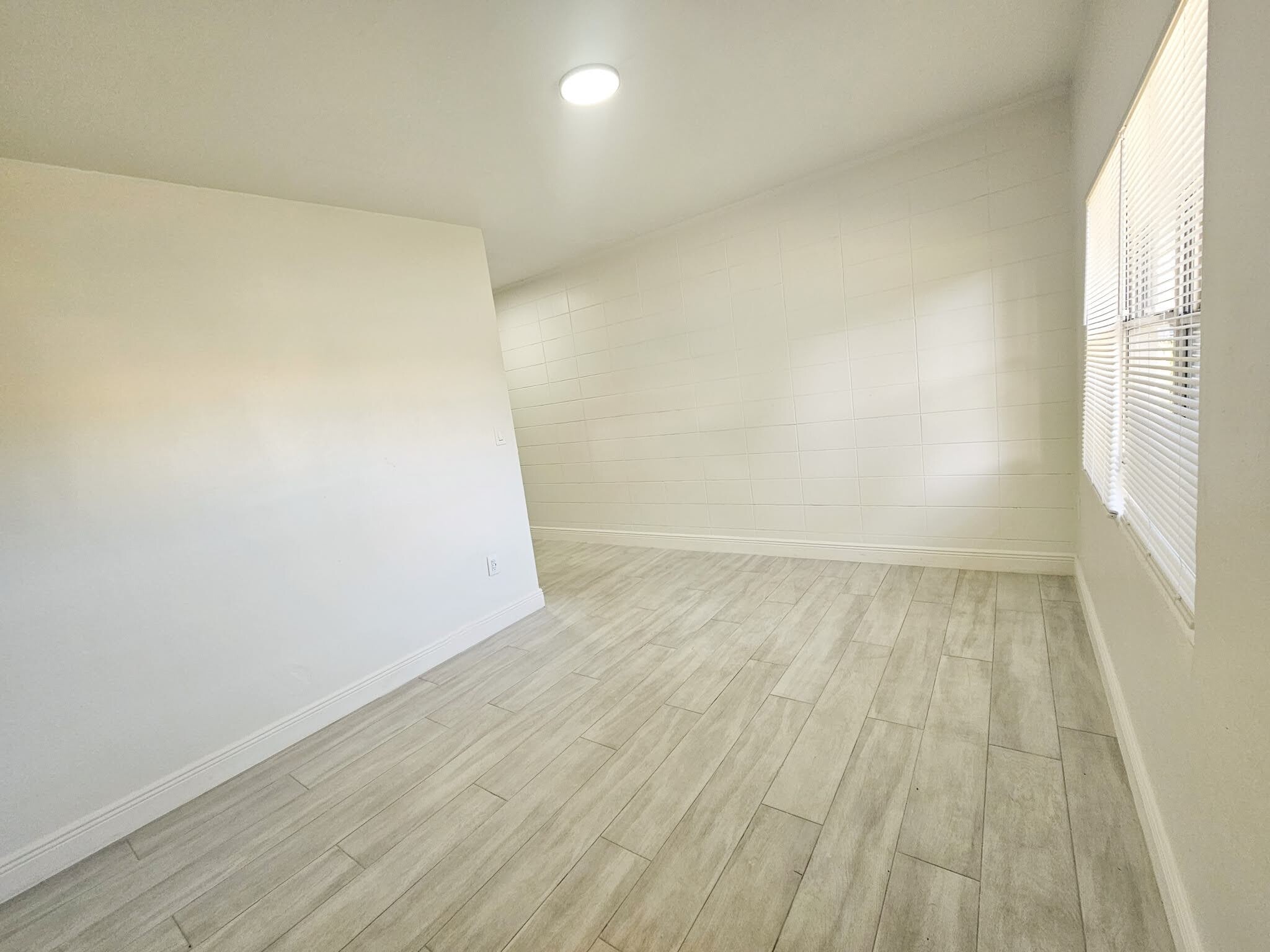 Living room 2 - 1103 E South St