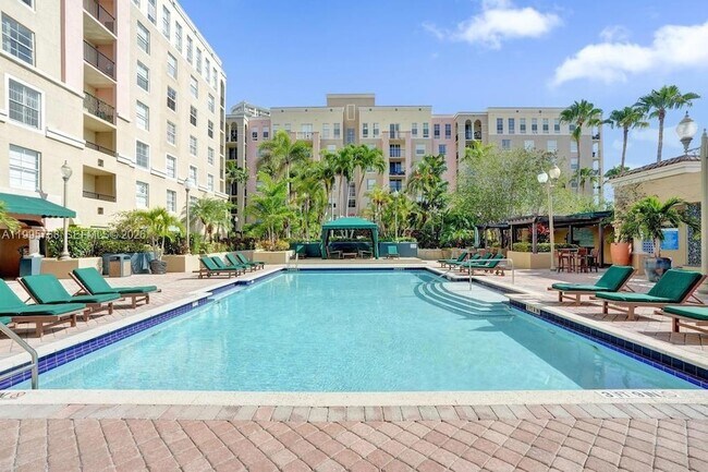 Building Photo - 520 SE 5 Ave