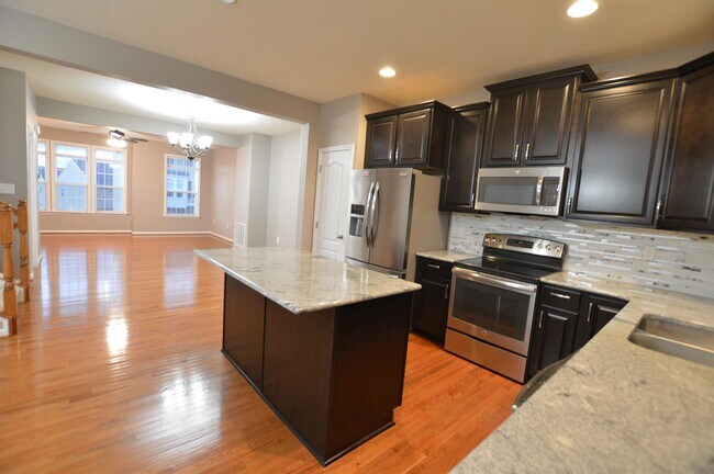 Building Photo - 3702 Sun Pl