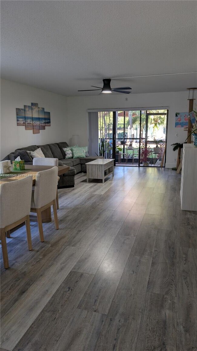 Building Photo - 369 Lakeview Dr