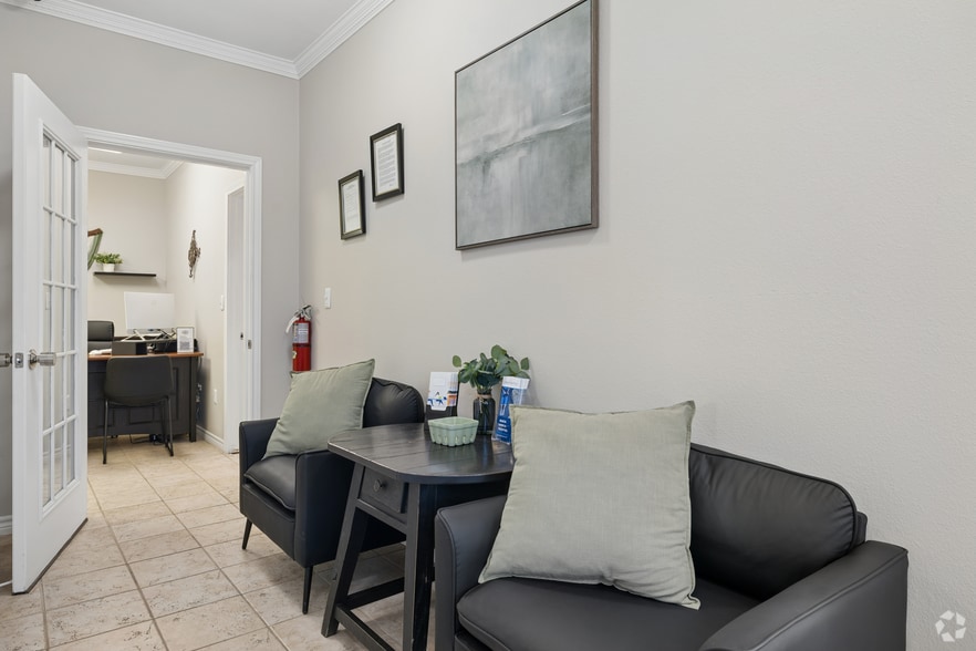 Leasing Office - Saddlebrook