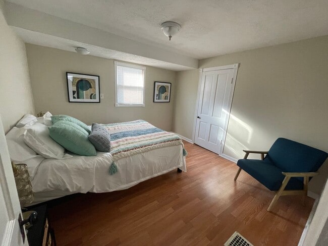 Building Photo - Downtown Crawfordsville Home