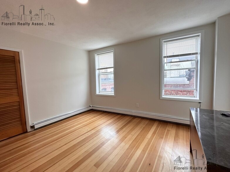 Building Photo - 39 Charter St