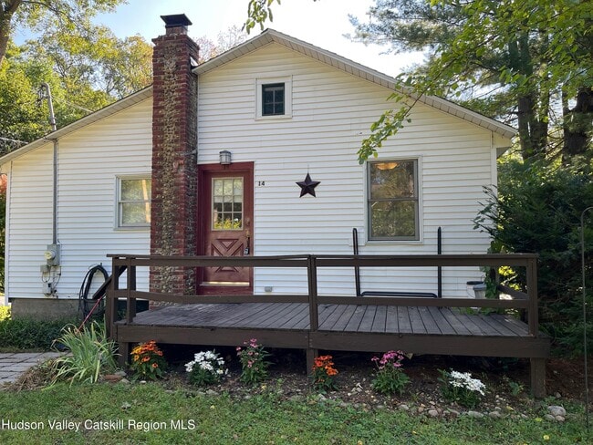 Building Photo - 14 Oak Dr
