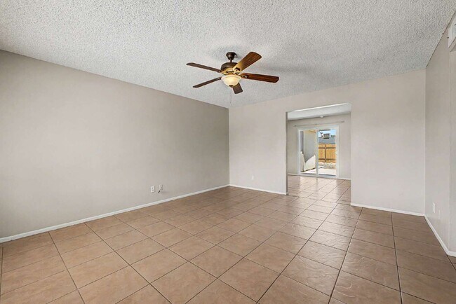 Building Photo - 2521 N 49th Ave
