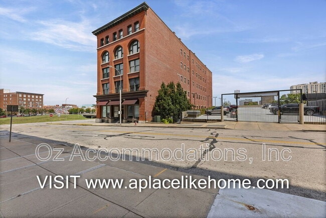 Building Photo - 609 Central St