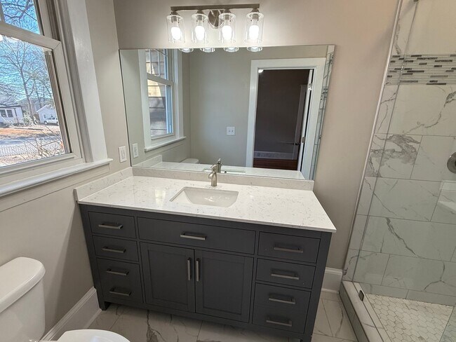 Building Photo - 4 Bedroom Fully Remodeled House Located in Five Points!