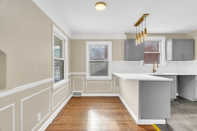 Building Photo - 5595 Cadieux Rd