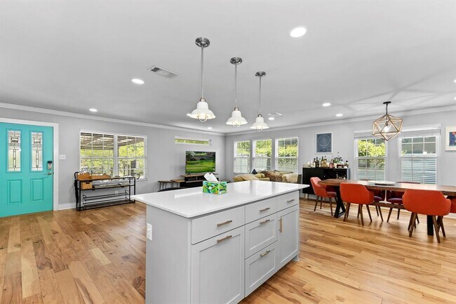 Building Photo - 3307 Garden Villa Ln