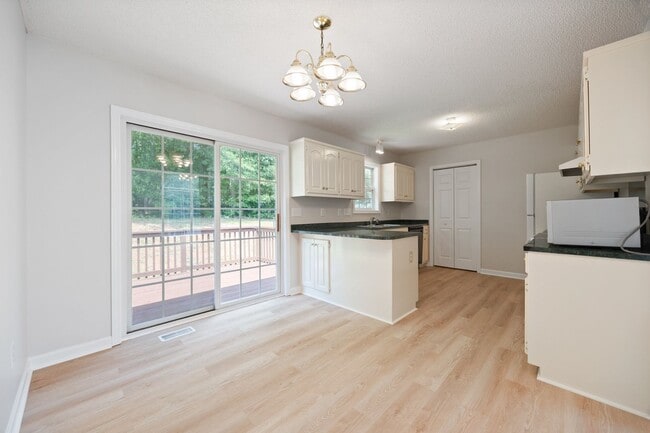 Building Photo - Freshly painted 3-bedroom 2-bath home in A...