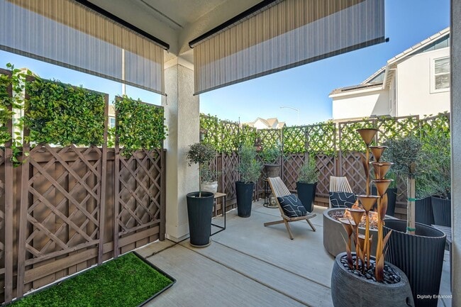 Building Photo - Beautiful 3 Bedroom Home with Updated Finishes & 2-Car Garage!