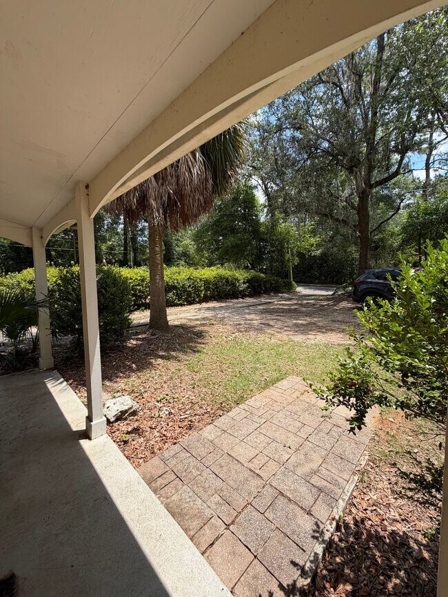 Building Photo - 3/1 Located in the Heart of Tallahassee Florida. Available NOW