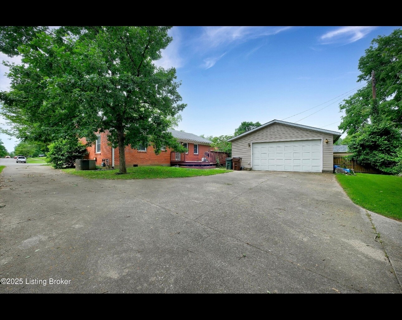 Building Photo - 2133 Dogoon Dr