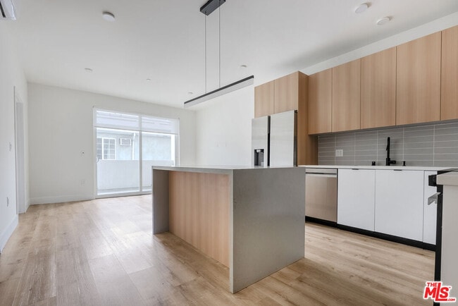 Building Photo - 5657 Virginia Ave