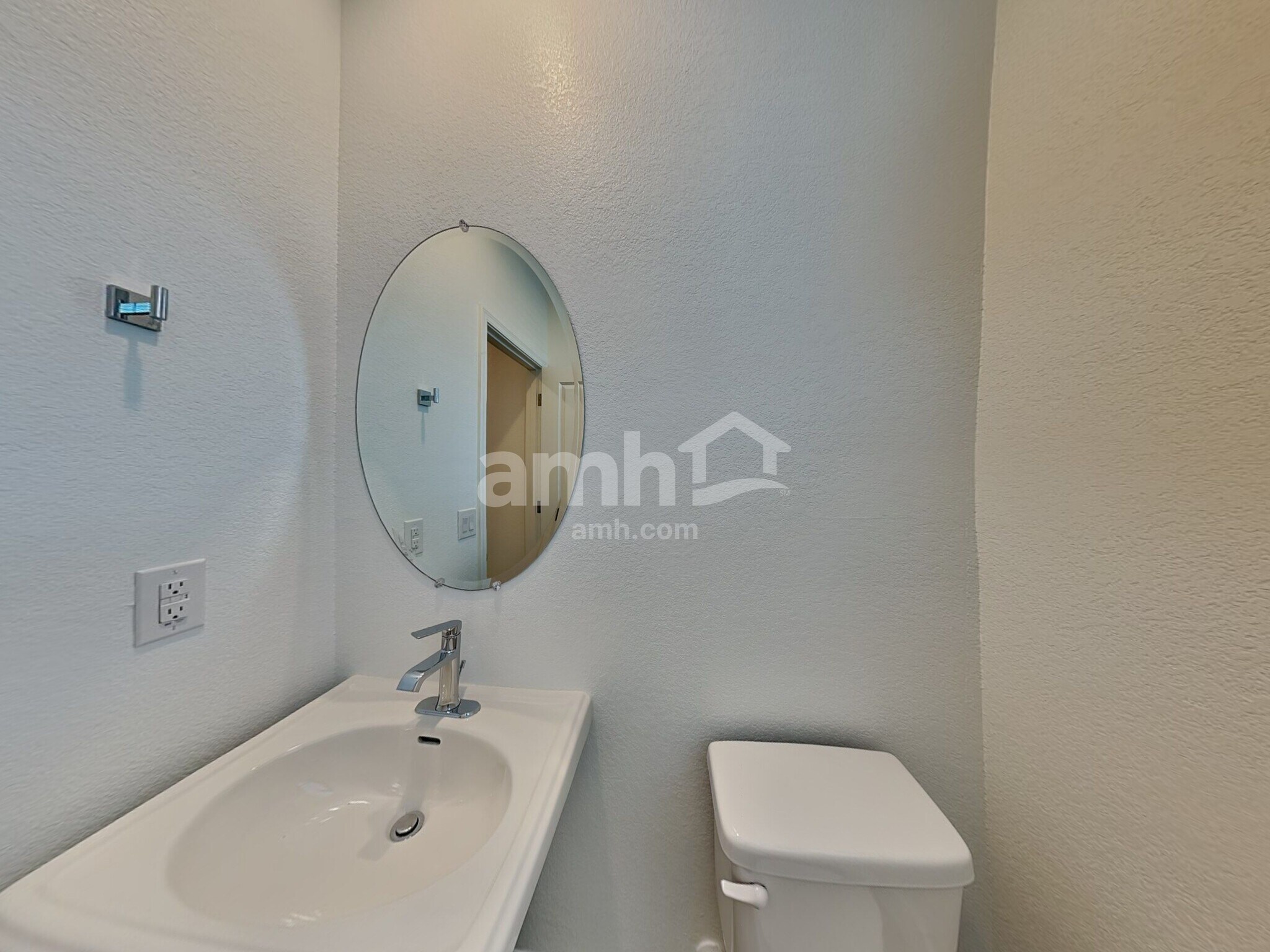 Building Photo - 6621 S 42nd Ln