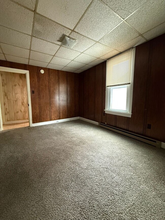 Building Photo - 344 E Park St