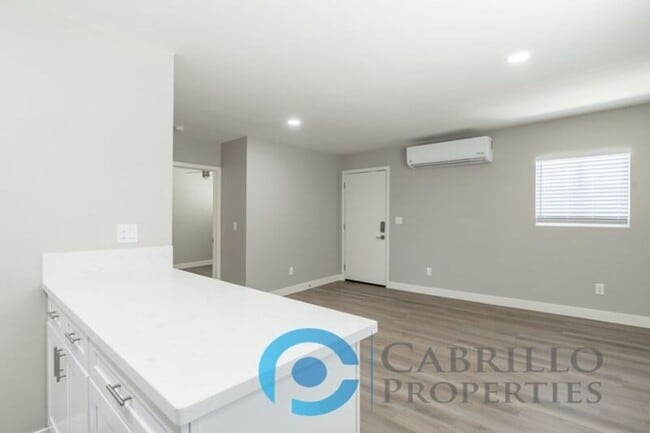 Building Photo - 4849 Mansfield St