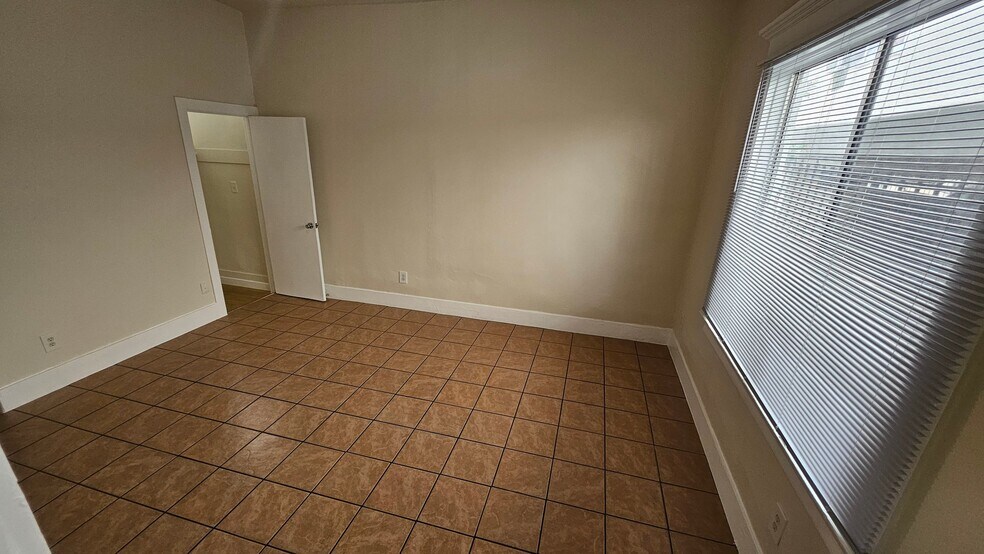 Building Photo - 743 S Burlington Ave