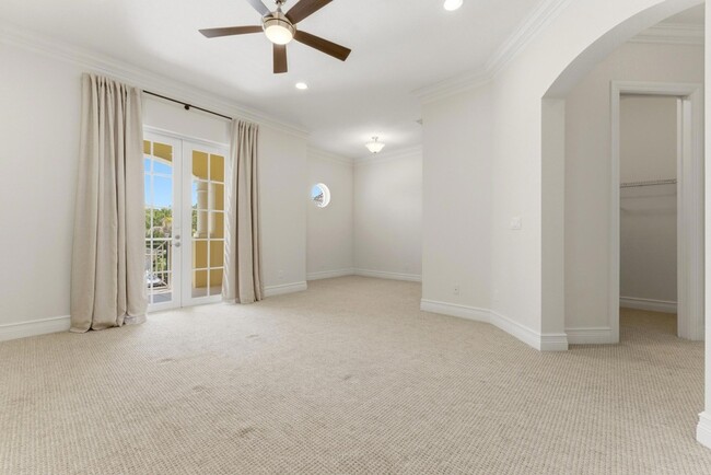 Building Photo - 6109 NW Kendra Ln