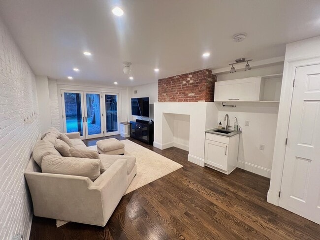 Building Photo - 122 Mercer St