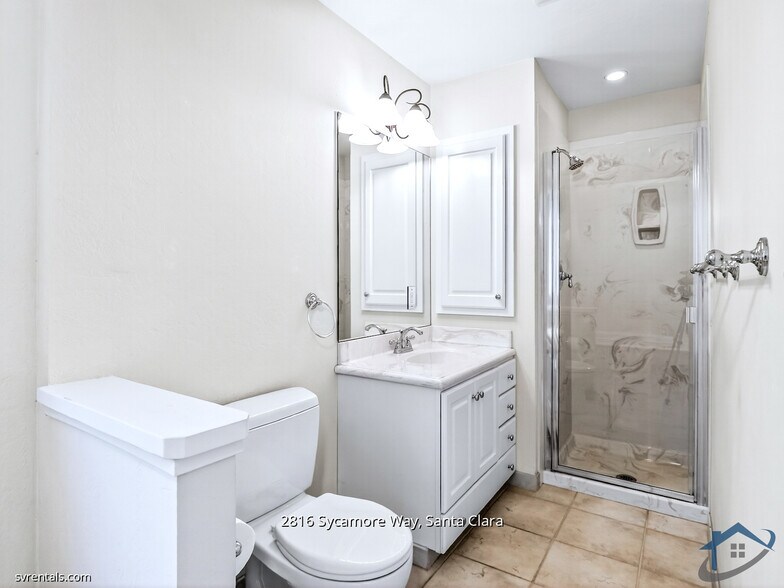 Building Photo - 2816 Sycamore Way