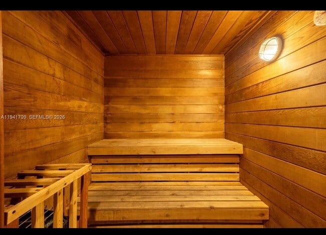 Building Photo - 1801 N Flagler Dr