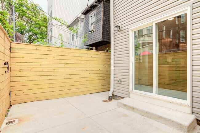 Building Photo - 3023 Harper St