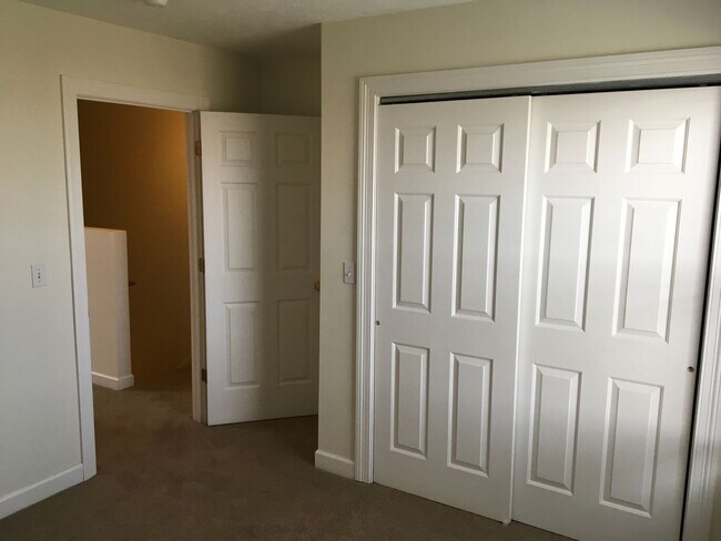 Building Photo - 2295 Shamrock Ln