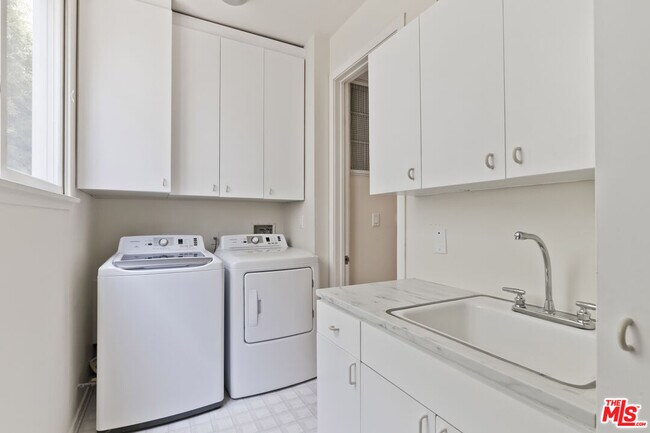 Building Photo - 1307 Ozone Ave