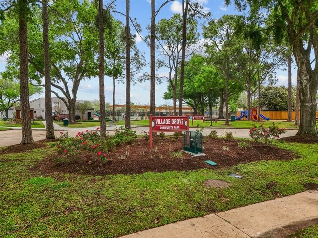 Building Photo - 4214 Fernside Dr