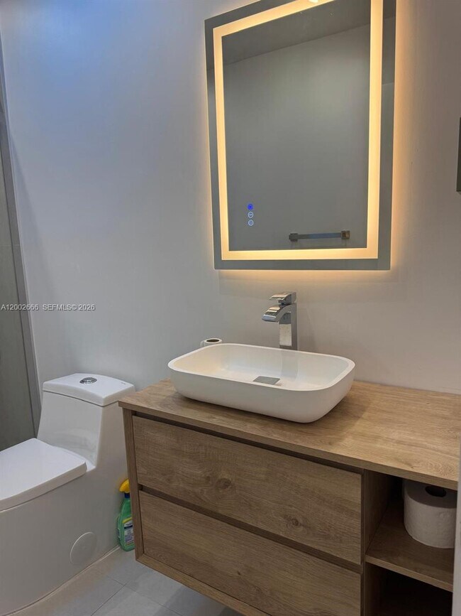 Building Photo - 1373 W 69th St