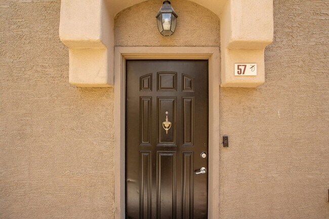 Building Photo - 2250 E Deer Valley Dr
