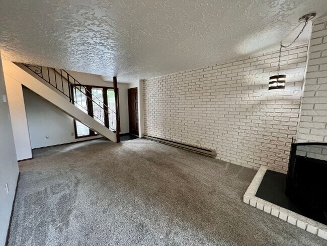 Building Photo - 2 BD Unit - Excellent Lacey Location