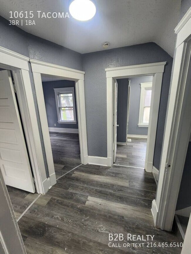 Building Photo - 10615 Tacoma Ave