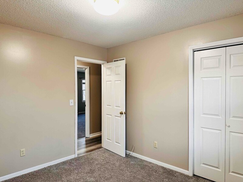 Building Photo - 1142 E Frontier Dr