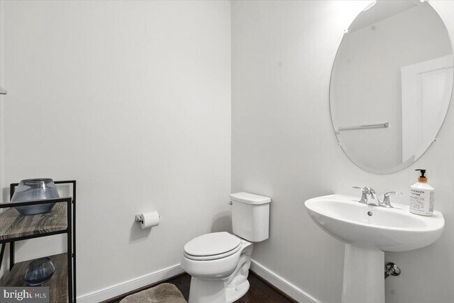 Building Photo - 23088 Lavallette Square