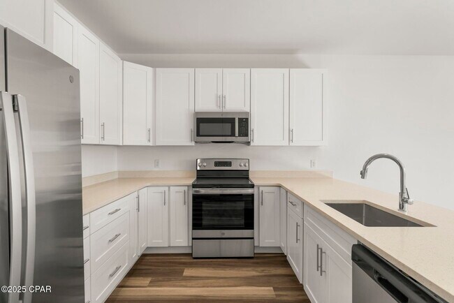 Building Photo - 7031 Patronis Dr