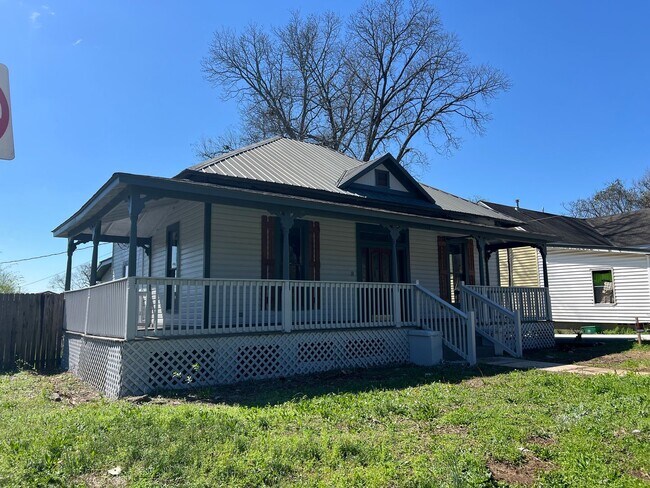 Building Photo - 3 bedroom 2 bathroom off Lurleen Blvd. in Northport