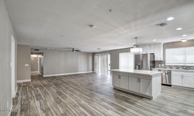 Building Photo - 10866 E Mercer Ln