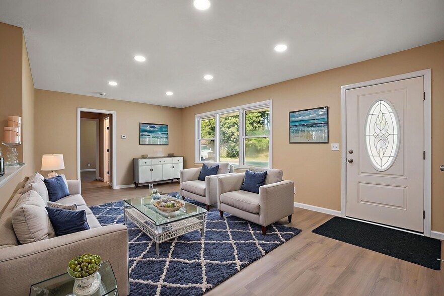 Virsual staging - 7961 59th Ave N