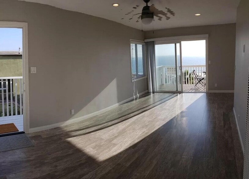 Building Photo - 4201 Crest Dr