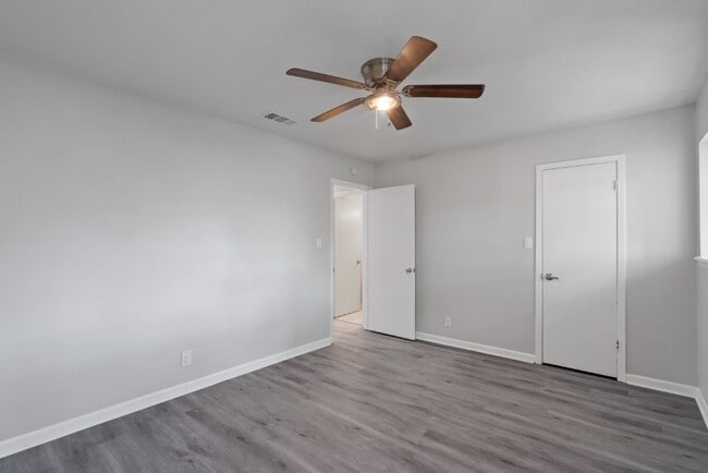 Building Photo - 1407 Avebury Cir