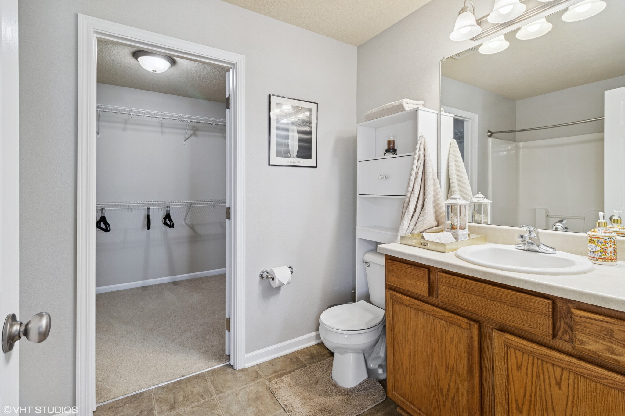 master bath, walk in closet - 284 SE Booth Ave